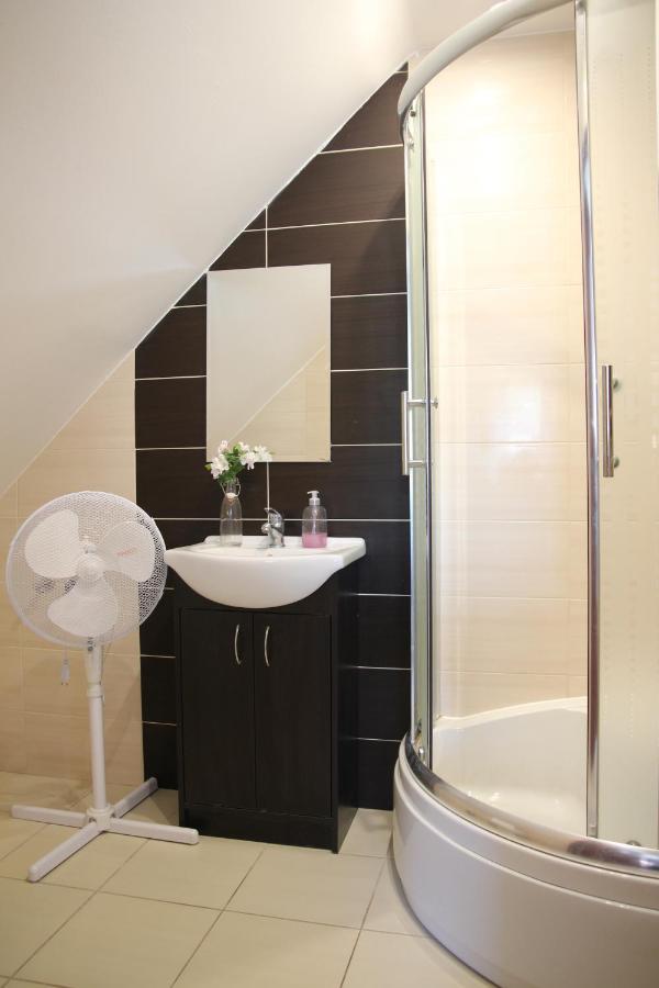 Zamsowka Villa Guciow Екстериор снимка